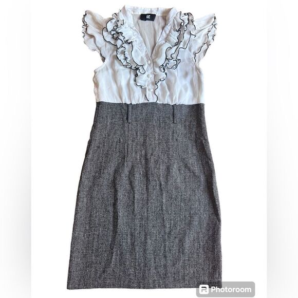 iZ Byer Size 1 Flutter Ruffled Sleeve Button Down White Gray Pencil Dress - Picture 2 of 8